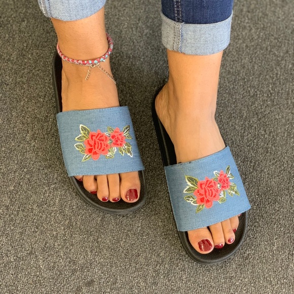 LADIES WIDE BAND FLOWERS EMBROIDERY COMFY SANDALS - Picture 3 of 3
